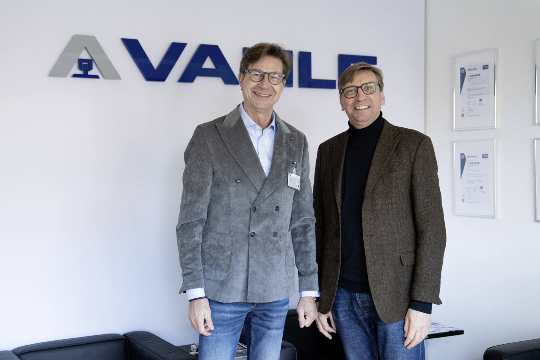 VAHLE CEO Achim Dries mit Michael Sacher, MdB