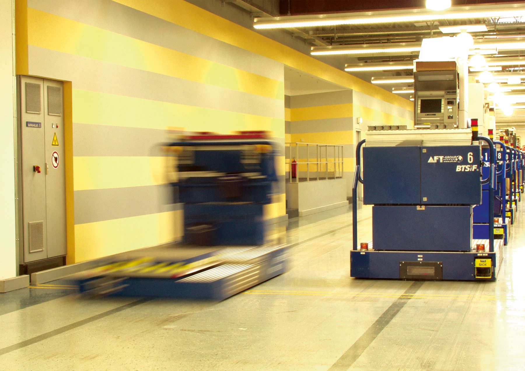 VAHLE Automated Guided Vehicle (AGV) Wincor Nixdorf from Automotive and Intralogistics