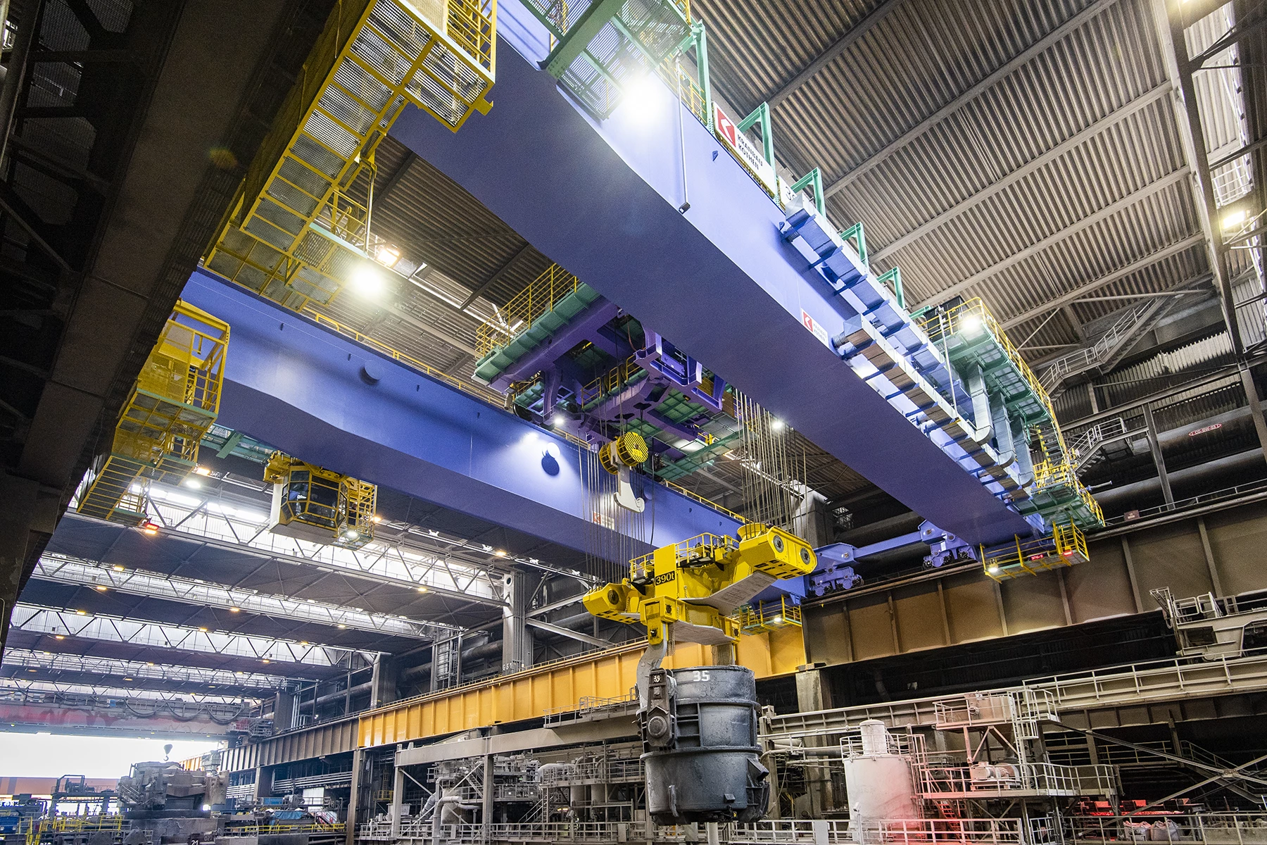 VAHLE heavy-duty crane thyssenkrupp in operation from below